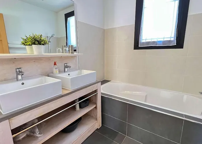 Superbe Avec Piscine Au Cœur Du Village La Flotte