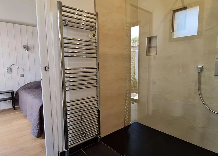 Superbe Avec Piscine Au Cœur Du Village La Flotte