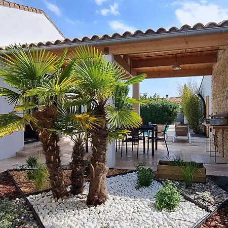 Superbe Avec Piscine Au Coeur Du Village Willa