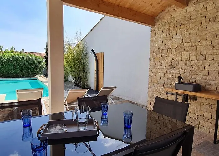 Superbe Avec Piscine Au Coeur Du Village 别墅 *